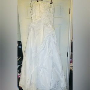 David's Bridal Size 8 Wedding Dress